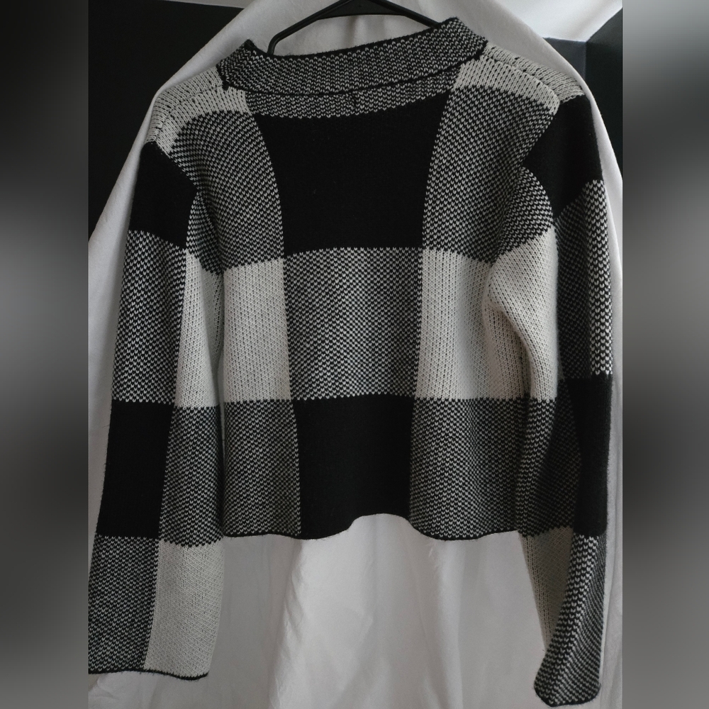 Shein Cropped Checkered Black and White Crochet Sweater Size S - Picture 3 of 6
